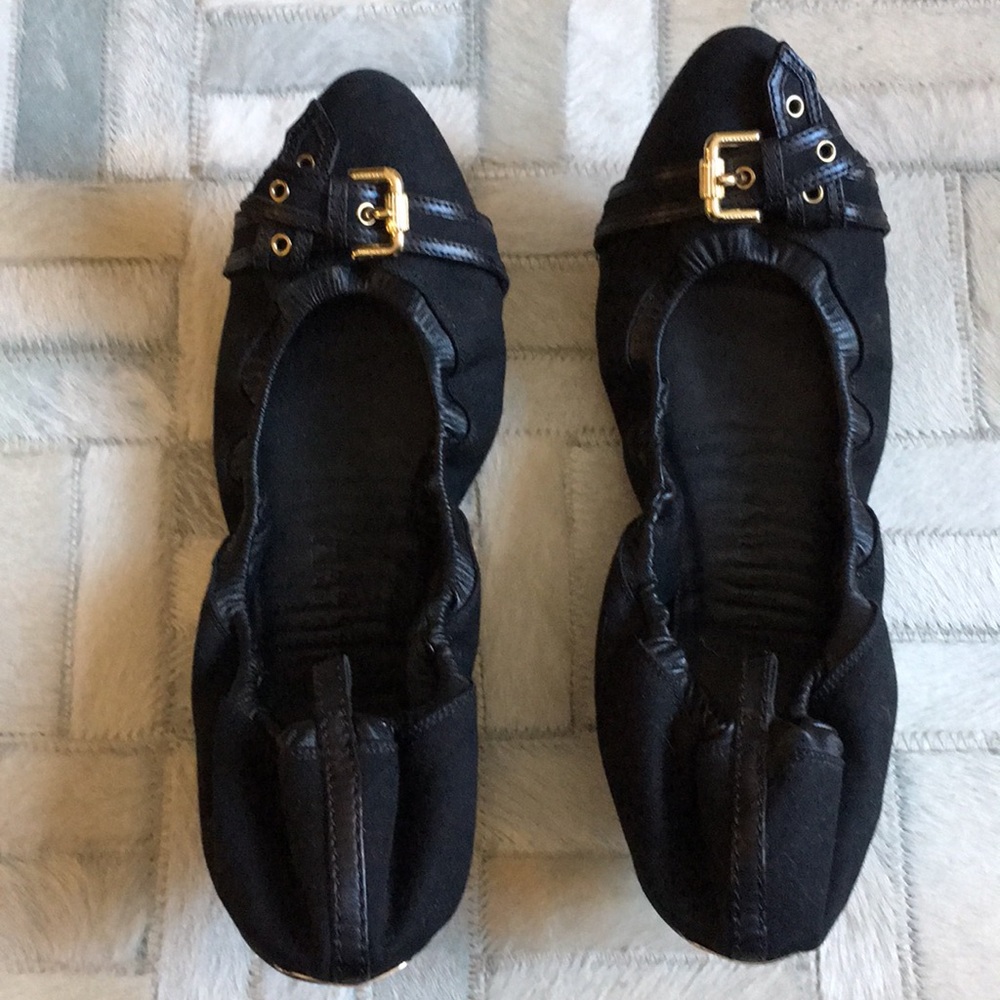 Burberry pointed toe black flat - sz 39/40